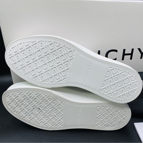 Authentic Women’s City Court Leather Sneakers SIZE 7 NWB - Picture 8 of 9